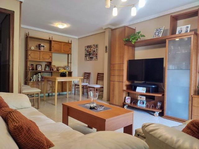 PISO INTERESANTE 3 DORMITORIOS, 2 BAÑOS, TERRAZA Y ASCENSOR EN ZONA MIRALBAIDA ( CORDOBA ) photo 0