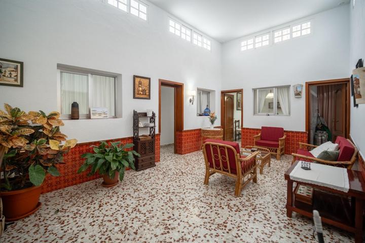 Acogedora Casa en Chiclana de la Frontera con Patio y Garaje Privado photo 0