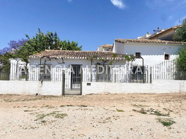 Oportunidad única: Casa de campo con encanto en parcela urbana con vistas a Segaria photo 0