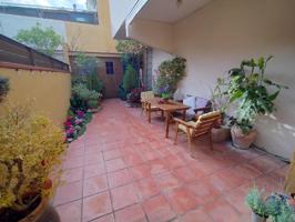 Preciosa y exclusiva casa con jardín y terraza de dos plantas photo 0