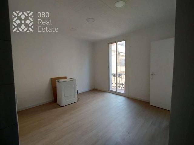 Bonito piso de una habitación con balcón en Sants photo 0