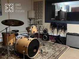 EXCLUSIVO LOCAL DE DOS LOFTS, 4 DORMITORIOS DOBLES, SALA INSONORIZADA, GRAN ALMACÉN... photo 0