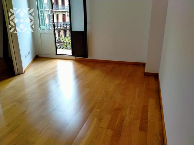 Exclusiva vivienda de 72 m2 en finca señorial, típica de la Eixample barcelonesa photo 0