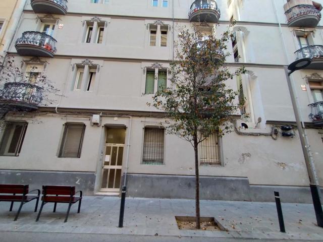 Piso alquilado de 2 habitaciones y balcón photo 0