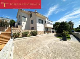 ¡EXCLUSIVO CHALET INDEPENDIENTE EN MIRAFLORES DE LA SIERRA CON 5 DORMITORIOS! photo 0