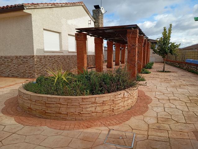 Villa En venta en Villa del Prado photo 0
