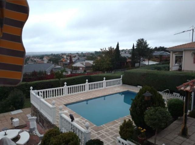Villa En venta en Valdemorillo photo 0