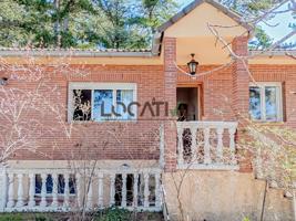 Villa En venta en Robledo de Chavela photo 0