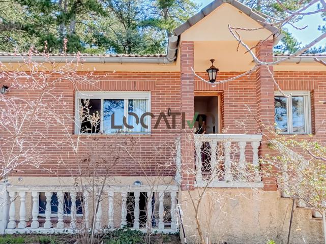 Villa En venta en Robledo de Chavela photo 0