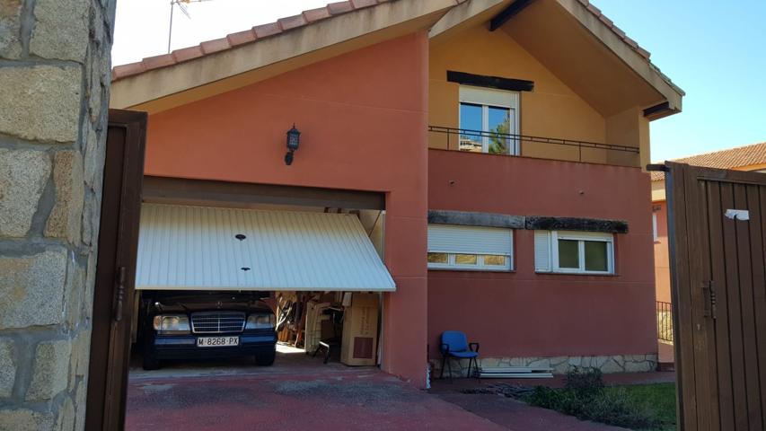 Villa En venta en Robledo de Chavela photo 0