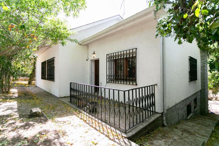 Villa En venta en Robledo de Chavela photo 0