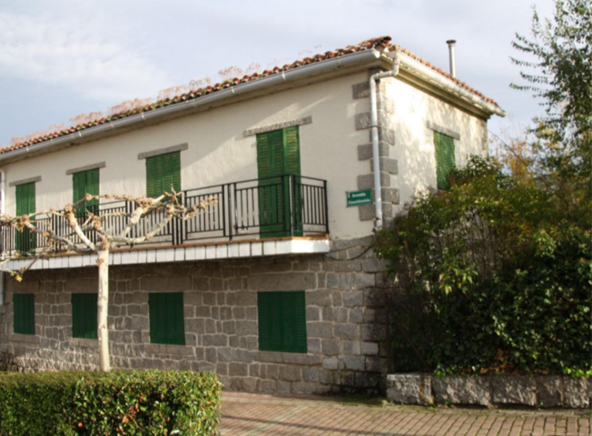 Villa En venta en El Hoyo de Pinares photo 0