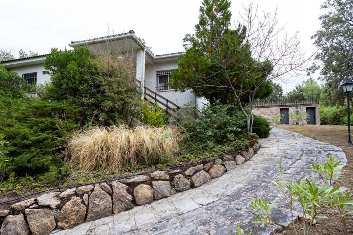 Villa En venta en Robledo de Chavela photo 0