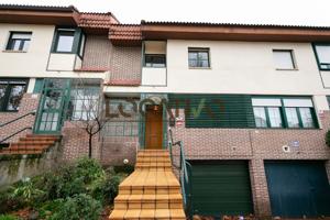 Villa En alquiler en Las Rozas de Madrid photo 0