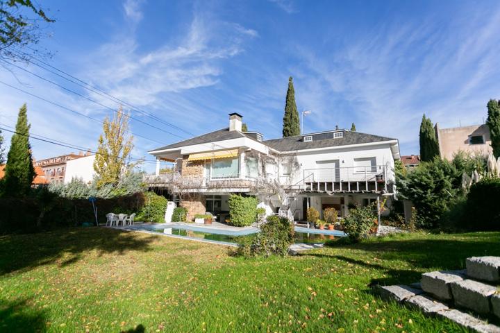 Villa En venta en Sevilla la Nueva photo 0