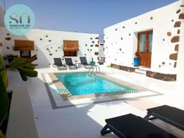 Casa En venta en Calle La Luciana, Haria photo 0