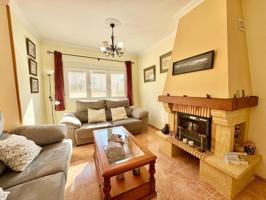 Amplio y luminoso chalet pareado en el corazón de Son Ferrer photo 0