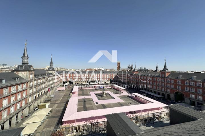 UN ÁTICO DÚPLEX EN LA PLAZA MAYOR, ÚNICO EN SU ESPECIE. NO HAY OTRO IGUAL. photo 0