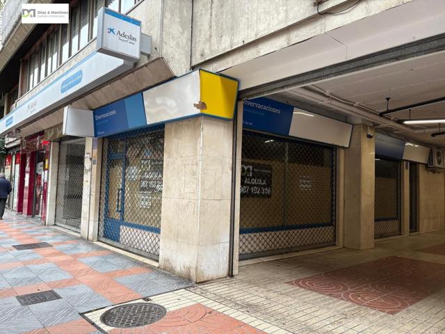 LOCAL EN CALLE COMERCIAL CON AMPLIO ESCAPARATE photo 0