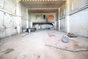 NAVE CON VIVIENDA photo 0