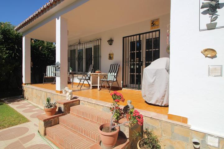 Chalet con amplio jardin y grandes estancias,cobertizo,garaje y cerca de Arroyo. photo 0
