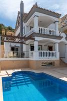 🏡 **Exclusivo Pareado de 4 Dormitorios con Piscina Privada y Ascensor en Calle Camelia** photo 0