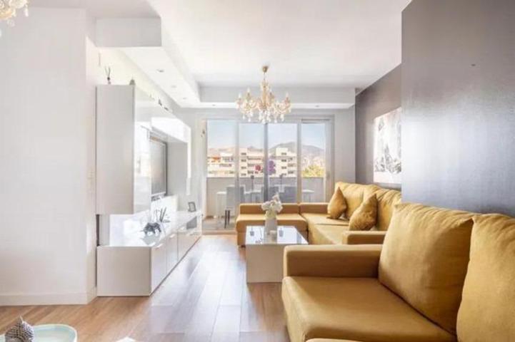 Piso de 3 dormitorios con garaje y piscina, en Sohail (Fuengirola) 🌴 photo 0