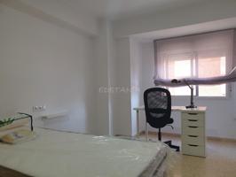 APARTAMENTO ESTUDIANTES CEU. photo 0