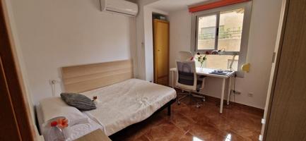 HABITACIÓN ESTUDIANTES CEU CON AIRE ACONDICIONADO photo 0