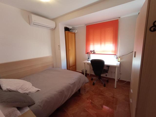 HABITACIÓN ESTUDIANTES CEU CON AIRE ACONDICIONADO photo 0