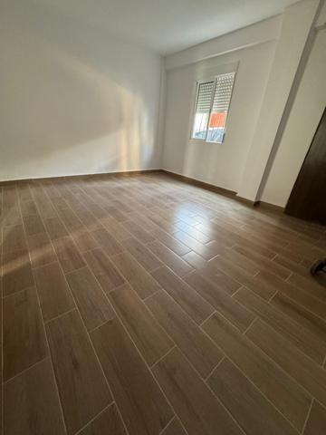 ¡Se alquila planta baja reformada en pleno centro de Catarroja! photo 0