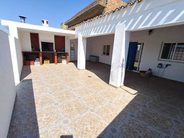 ¡Vive la Tranquilidad! Encantadora Casa en Dos Aguas con Garaje y Terraza Espectacular photo 0