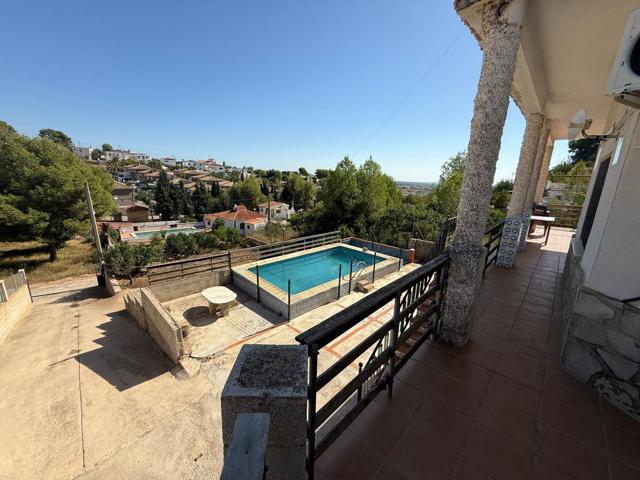 Chalet en venta en Catadau – Urbanización exclusiva photo 0