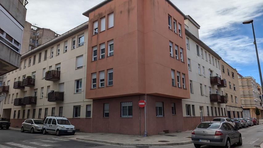 EN VENTA PISO CON PARKING Y TRASTERO EN TORTOSA EN LA ZONA DE FERRERIES photo 0