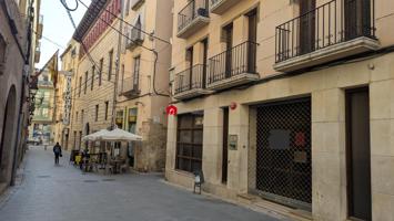En venta local comercial de 350 m2 útiles en Tortosa. photo 0