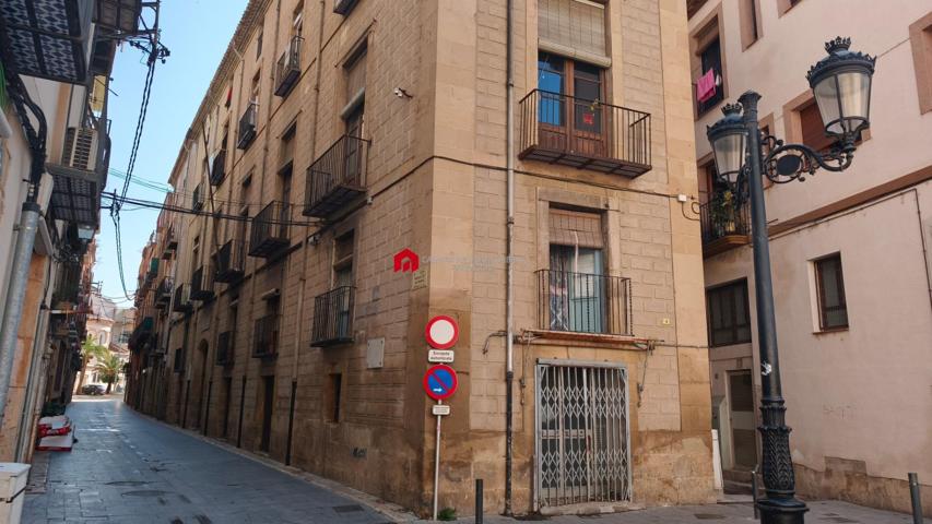 En venta edificio singular en el centro histórico de Tortosa photo 0