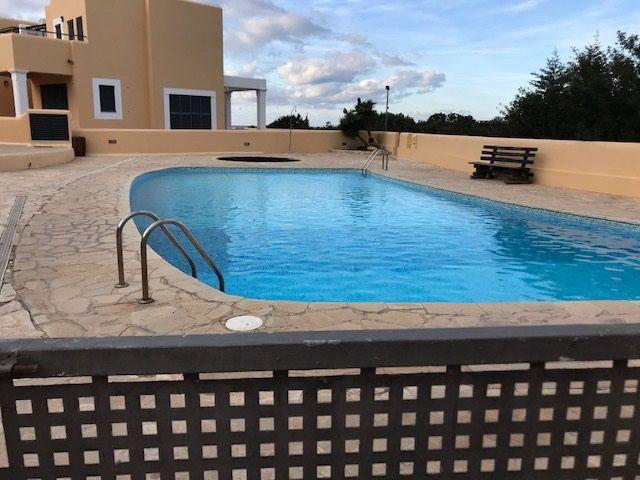 Bajo con jardín y piscina común en Port des Torrent photo 0