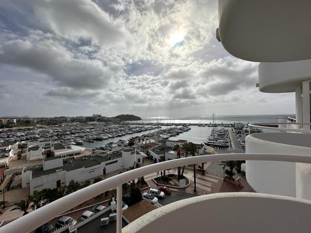 Precioso ático en el puerto de Santa Eulalia con gran balcón. photo 0