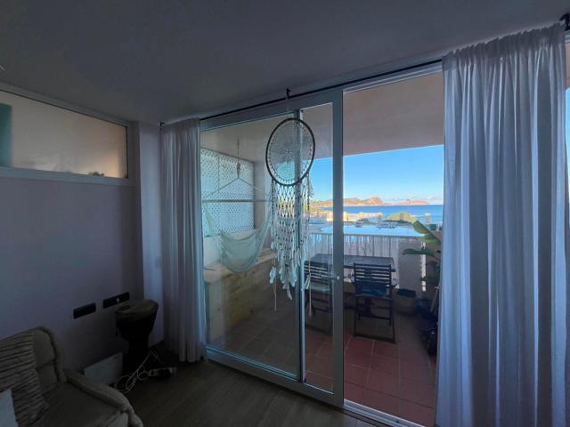 Precioso apartamento en primera línea con vistas al mar en Cala Nova, Es Canar. photo 0
