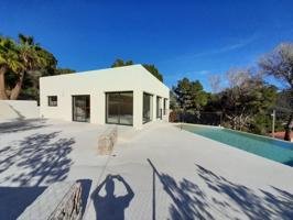 Villa de obra nueva con piscina, acabados de lujo y posibilidad de ampliación legal en Cala Llonga photo 0
