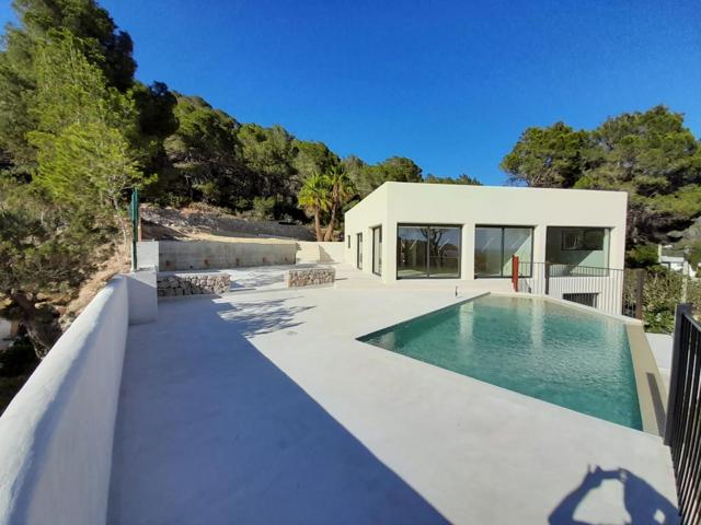 Villa de obra nueva con piscina, acabados de lujo y posibilidad de ampliación legal en Cala Llonga photo 0