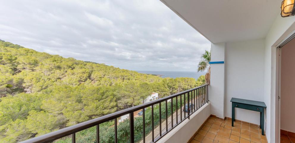 Se vende bonito piso en Cala San Vicente con preciosas vistas al mar desde el balcón. photo 0