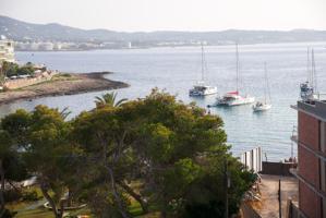 Exclusiva promoción de obra nueva a 50 metros del mar en Caló des Moro. photo 0