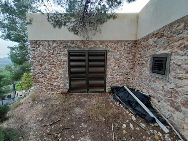 Finca agrícola con casa, balsa y agua. photo 0