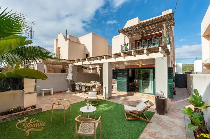 Encantadora casa adosada en alquiler anual en Cala Tarida. photo 0