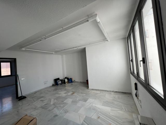Oficina con dos espacios lista para entrar en el centro de Ibiza. photo 0