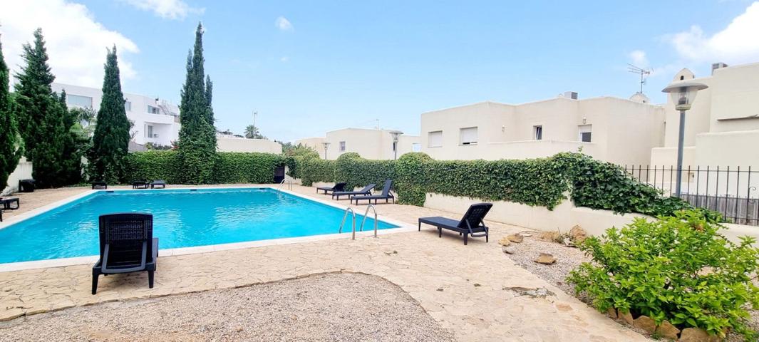 Dúplex con jardín privado en Cala de Bou photo 0