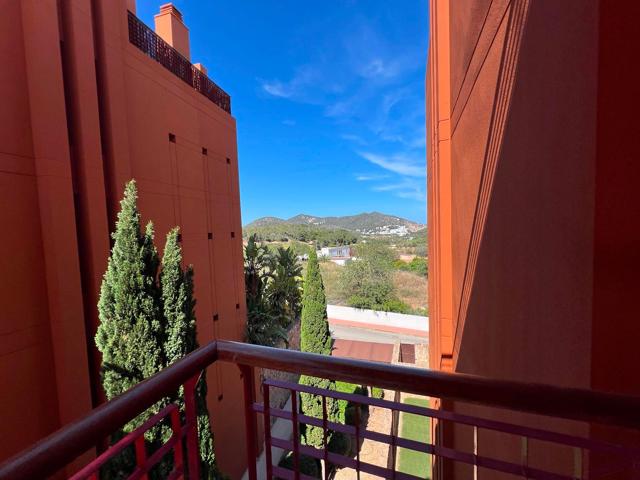 Espectacular apartamento en la exclusiva urbanización de golf Roca Llisa photo 0