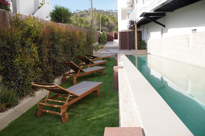 Exclusiva promoción de obra nueva a 50 metros del mar en Caló des Moro. photo 0