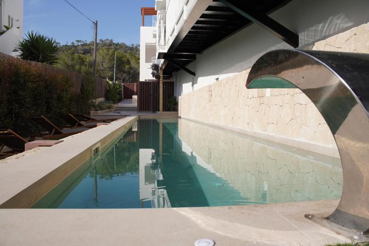 Exclusiva promoción de obra nueva a 50 metros del mar en Caló des Moro photo 0